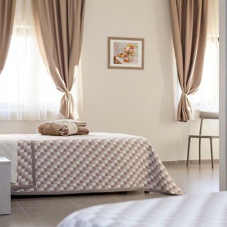 Hotel Riviera Hub Cisano sul Neva Zewnętrze zdjęcie