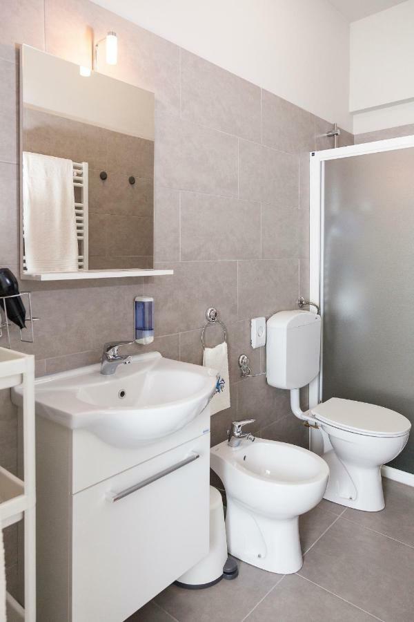 Hotel Riviera Hub Cisano sul Neva Zewnętrze zdjęcie