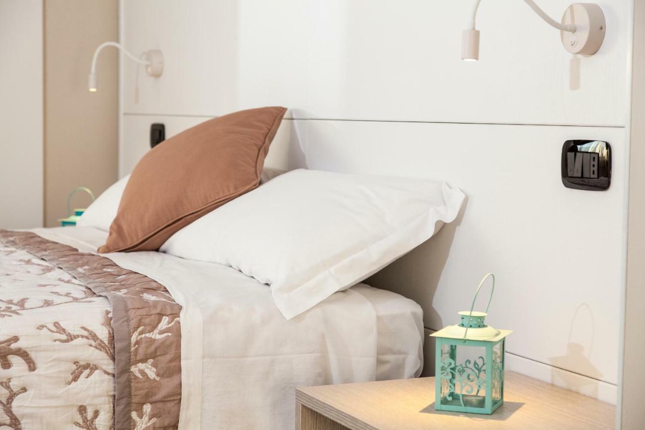 Hotel Riviera Hub Cisano sul Neva Zewnętrze zdjęcie