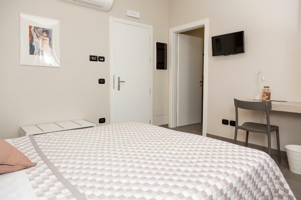 Hotel Riviera Hub Cisano sul Neva Zewnętrze zdjęcie