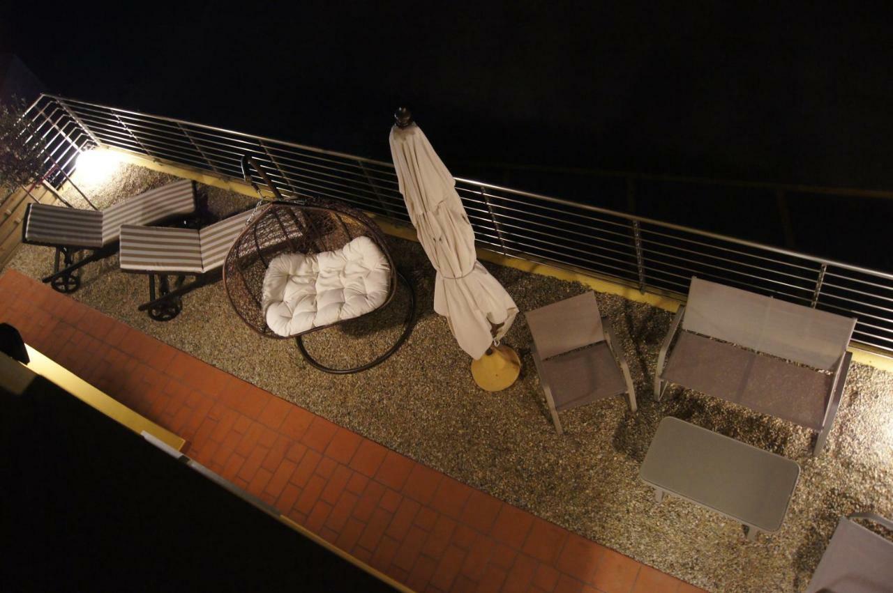 Hotel Riviera Hub Cisano sul Neva Zewnętrze zdjęcie