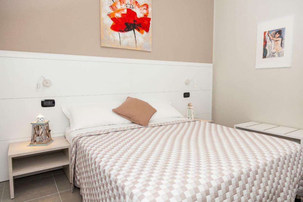 Hotel Riviera Hub Cisano sul Neva Zewnętrze zdjęcie