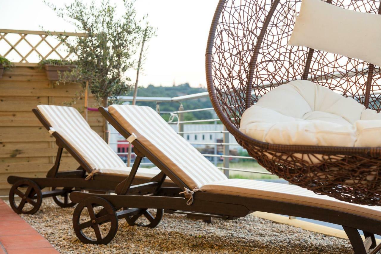 Hotel Riviera Hub Cisano sul Neva Zewnętrze zdjęcie