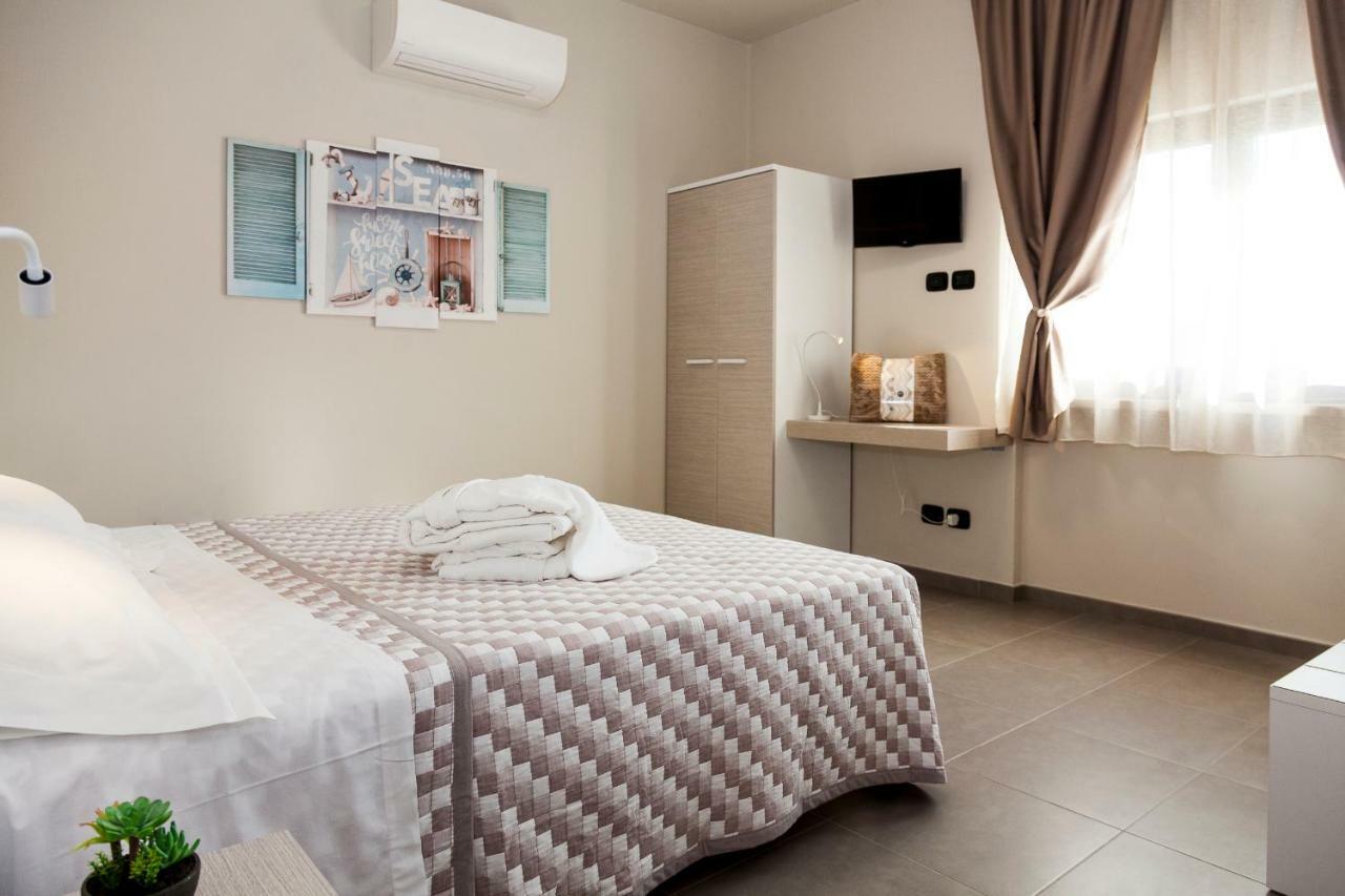Hotel Riviera Hub Cisano sul Neva Zewnętrze zdjęcie