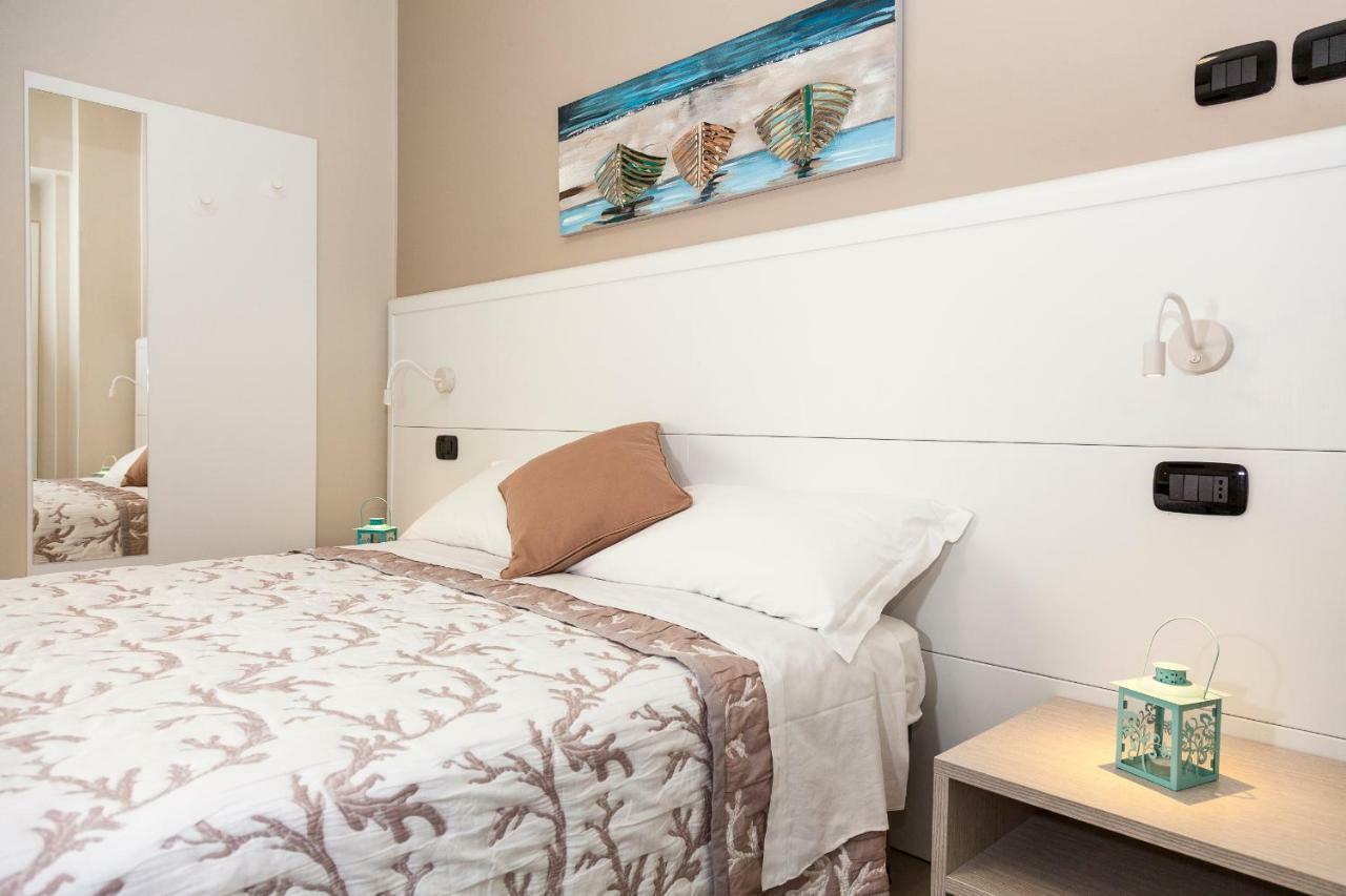 Hotel Riviera Hub Cisano sul Neva Zewnętrze zdjęcie