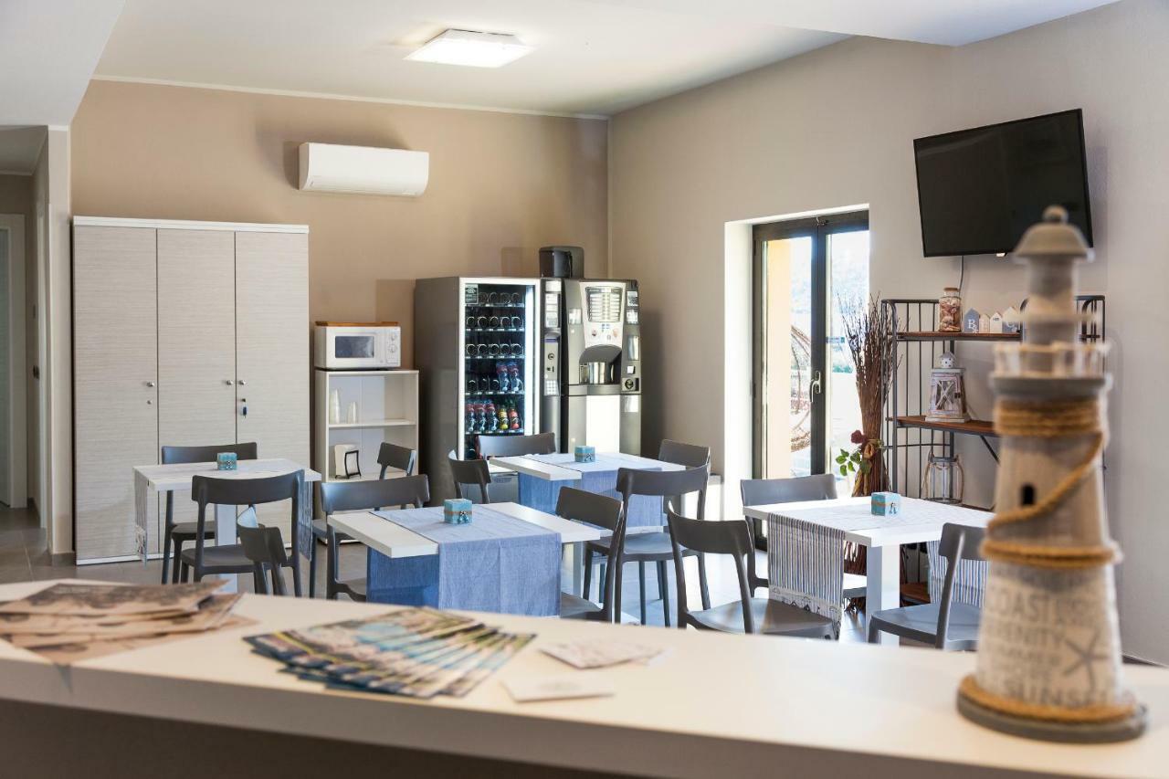 Hotel Riviera Hub Cisano sul Neva Zewnętrze zdjęcie